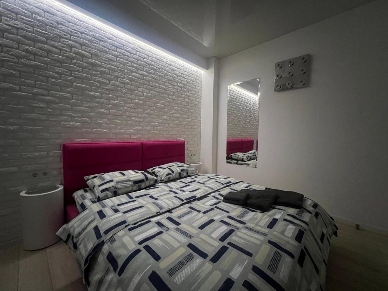 2-Room Luxury Apartment In The Center Kyiv Exterior photo