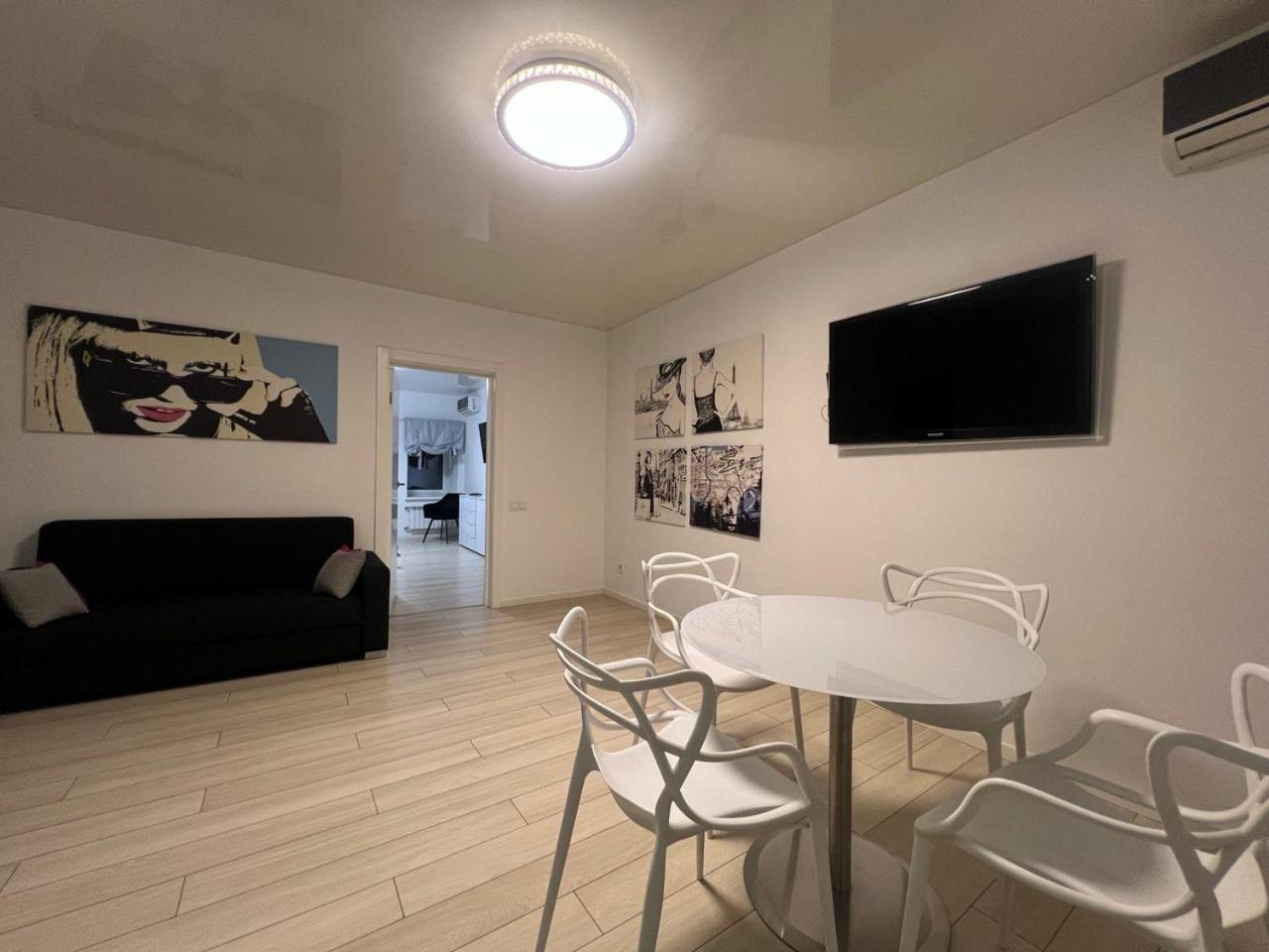 2-Room Luxury Apartment In The Center Kyiv Exterior photo